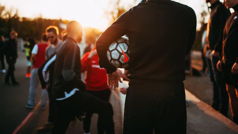 Où trouver des casquettes originales pour aller au stade de foot ?