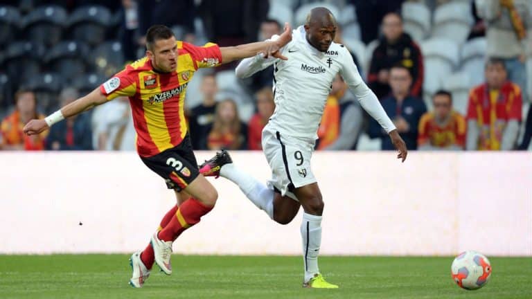 Lens a gagné sa première victoire lors de la Ligue 2