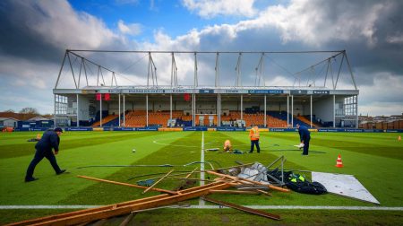 Ce club de foot anglais, submergé par 1,2 mètre d'eau, lutte pour sa survie après la tempête Bert, un défi de taille