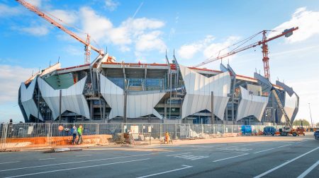 Ce stade au fuselage d'Airbus : la Meinau, un géant de 32 000 places, réinvente l'avenir du football avec 25 avions recyclés