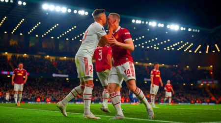 « Lyon anéanti par le tsunami Manchester United » : un match de légende qui brise les rêves français au dernier souffle du temps réglementaire