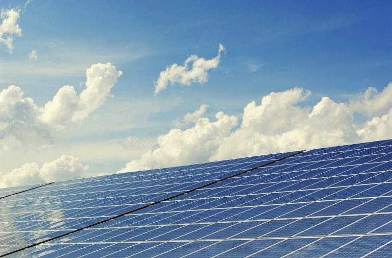 « Un toit solaire géant qui défie l’imagination » : ce stade allemand se pare de 11 000 panneaux pour une révolution énergétique