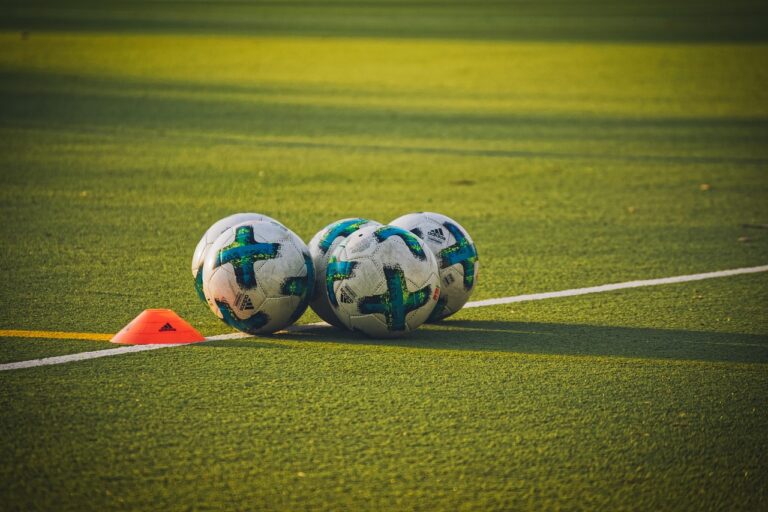 Invasion technologique sur les terrains : ces ballons connectés qui bouleversent chaque match de football avec des données en temps réel