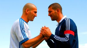 Illustration de Zinédine Zidane et Marco Materazzi lors de la finale de la Coupe du Monde 2006, générée par intelligence artificielle.