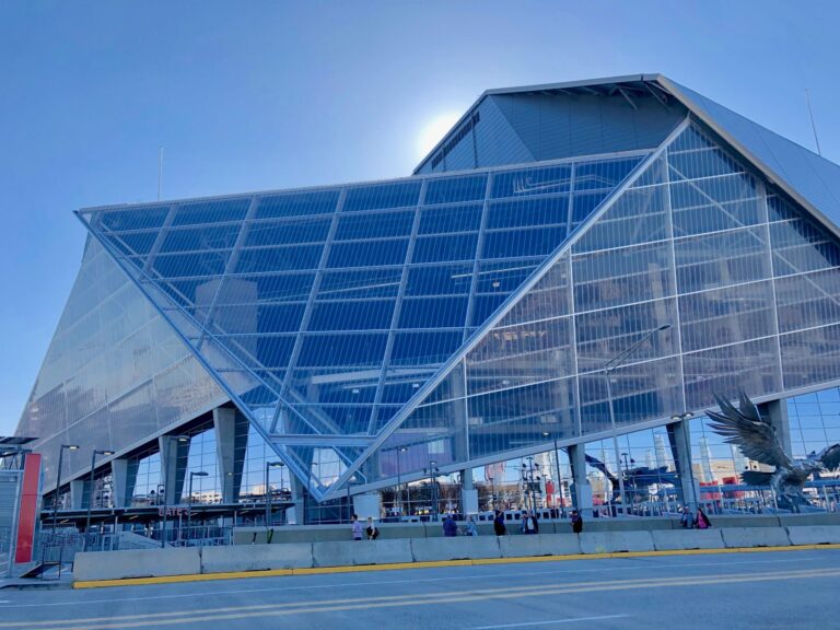 « Ce stade va redéfinir l&rsquo;expérience sportive » : Découvrez comment le Mercedes Benz Stadium d&rsquo;Atlanta s&rsquo;apprête à éblouir le monde lors du Mondial 2026