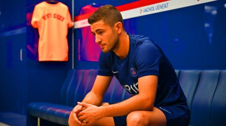 Illustration de Bradley Barcola sous le maillot du PSG, générée par intelligence artificielle.