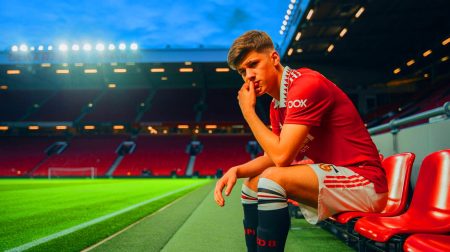 Illustration de Zidane Iqbal exprimant sa frustration à Manchester United, générée par intelligence artificielle.