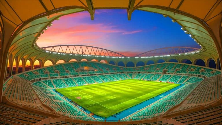 Les chiffres démentiels du Grand Stade Hassan II : 115 000 places, 1 million de tonnes d’acier, un projet signé SGTM-TGCC qui affole le continent