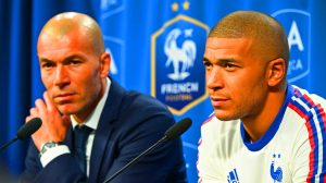 Illustration de Zinedine Zidane pressenti comme futur sélectionneur de l'équipe de France.