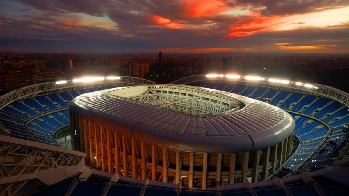 « On dirait une scène de Transformers » : le Real Madrid dévoile le toit démentiel de son stade, capable de se refermer comme une machine Illustration de la rénovation futuriste du stade Santiago-Bernabeu réalisée par intelligence artificielle.