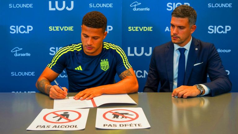 Top 10 des clauses les plus folles dans les contrats de footballeurs, et Thiago Silva avoue : « On me donne de l’argent pour que je ne fasse pas la fête »