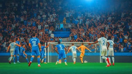 Illustration de la victoire de l'Olympique de Marseille contre Strasbourg en Ligue 1.