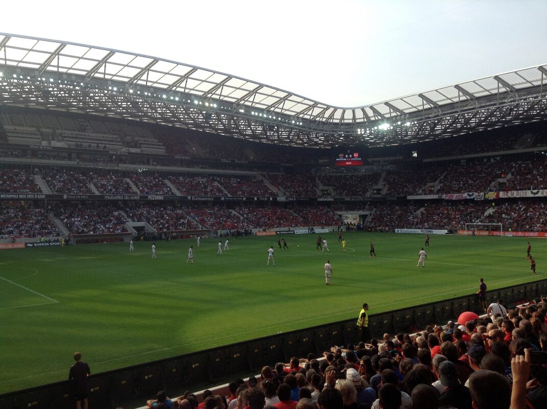 Nice renverse Strasbourg 2-1 à l’Allianz Riviera grâce à une frappe de Clauss sur la transversale