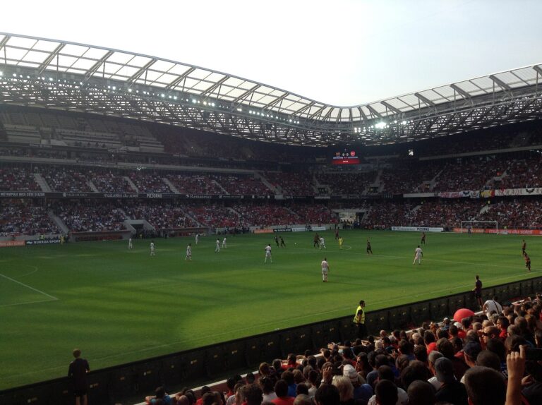 Nice renverse Strasbourg 2-1 à l’Allianz Riviera grâce à une frappe de Clauss sur la transversale