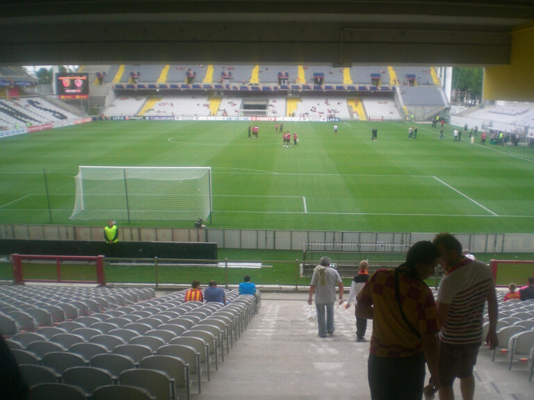 Le PSG bat Barcelone 4-2 malgré trois blessés et reste en tête de la C1